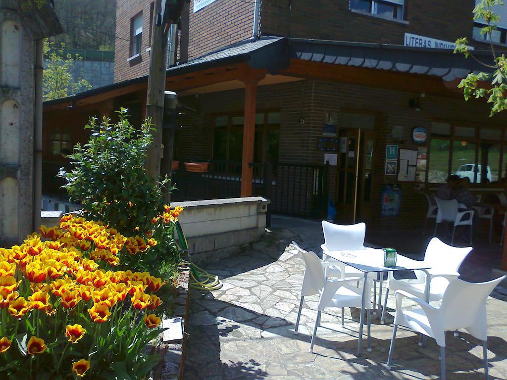 Hostal El Peregrino La Portela de Valcarce Exterior foto