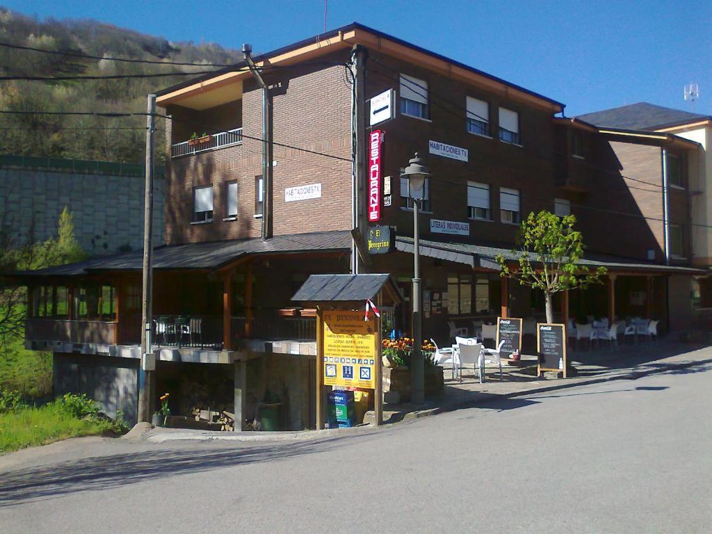 Hostal El Peregrino La Portela de Valcarce Exterior foto